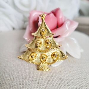 Christmas tree brooch